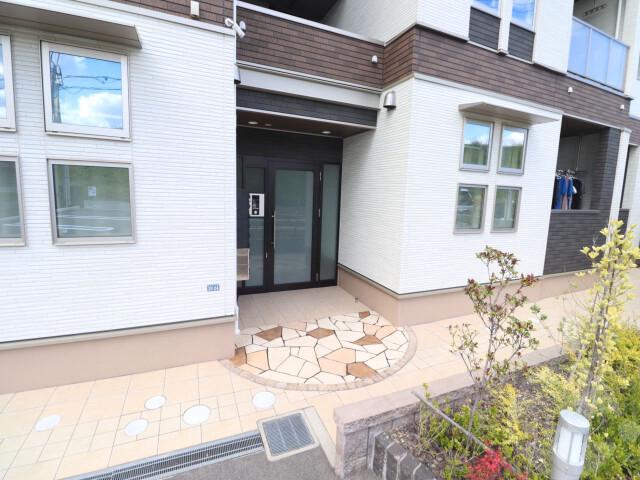 22/30 エントランス