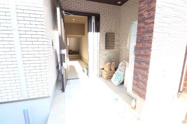 22/30 エントランス