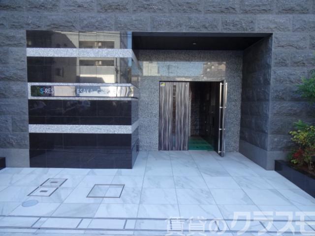 27/30 エントランス