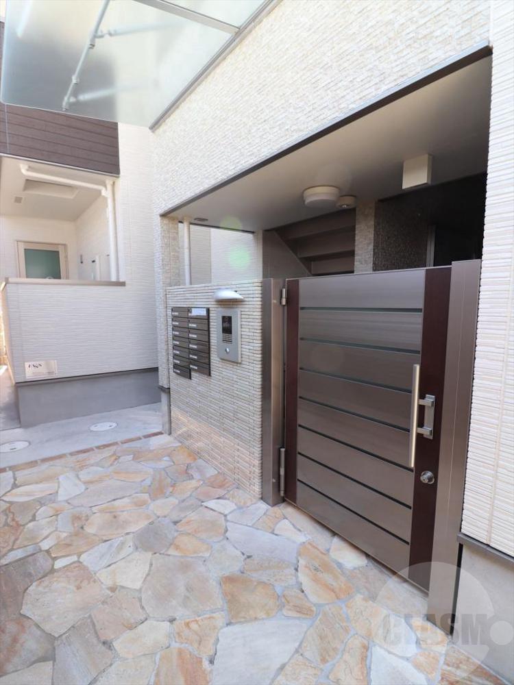 22/30 エントランス