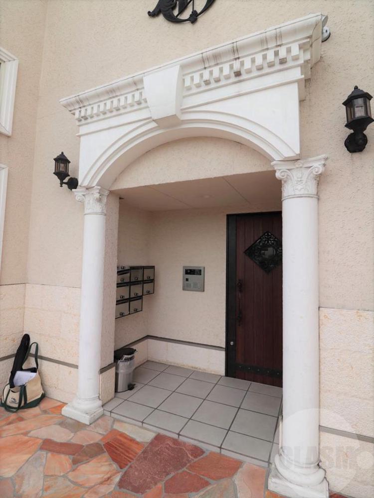 22/30 エントランス