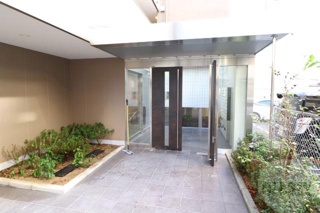 22/30 エントランス