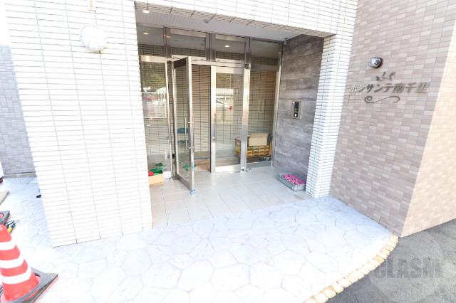 22/30 エントランス