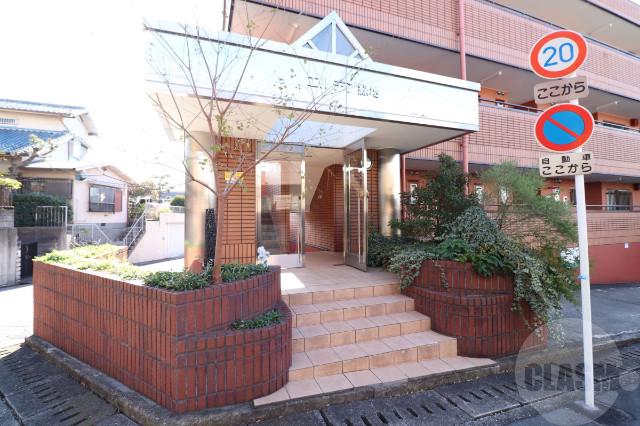 22/30 エントランス