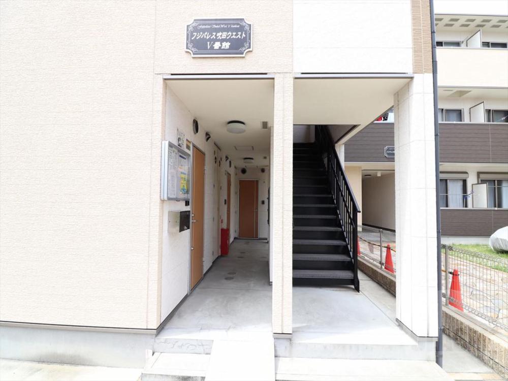 22/30 エントランス