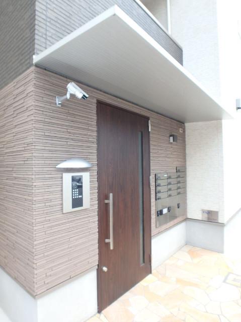 19/30 エントランス