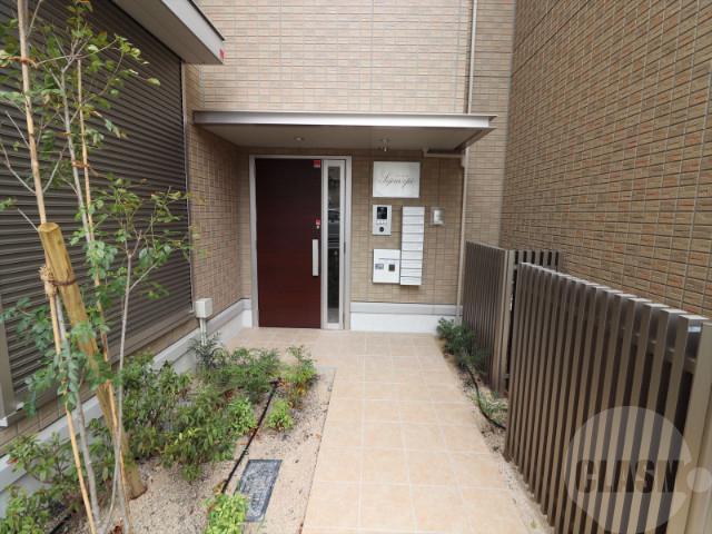 22/30 エントランス