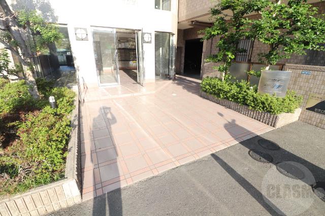 18/26 エントランス