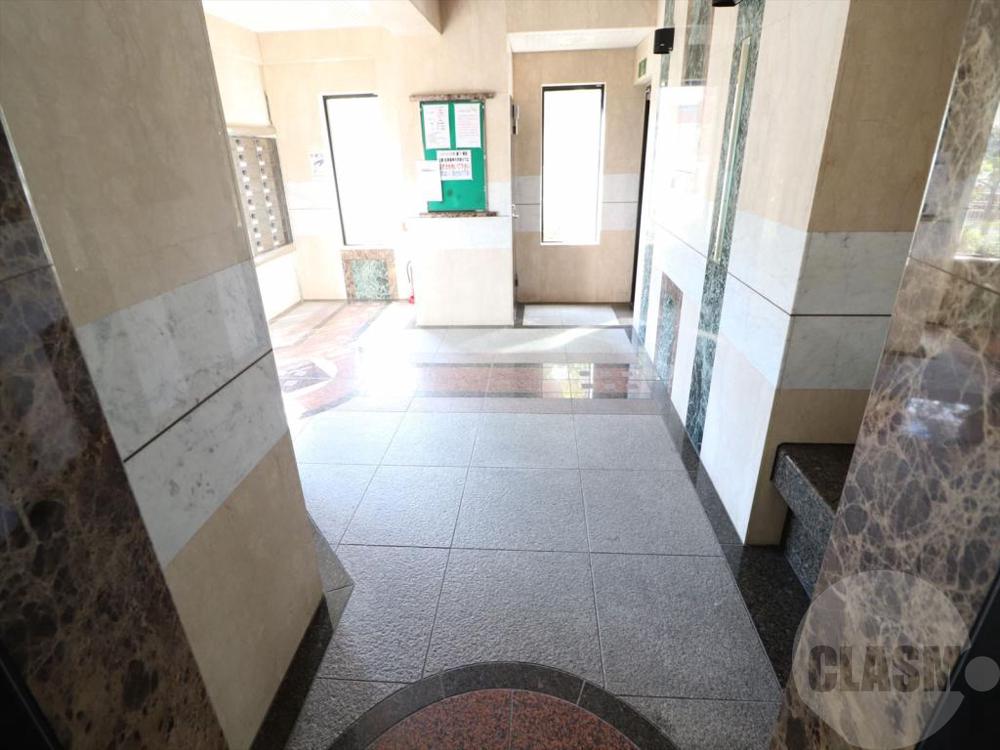 22/30 エントランス