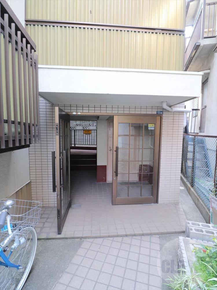 22/30 エントランス