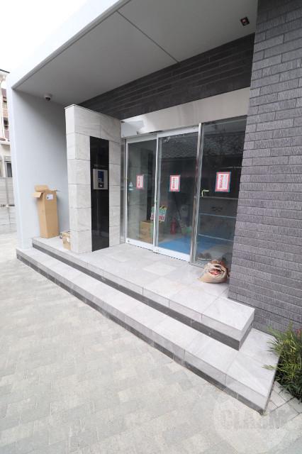 22/30 エントランス