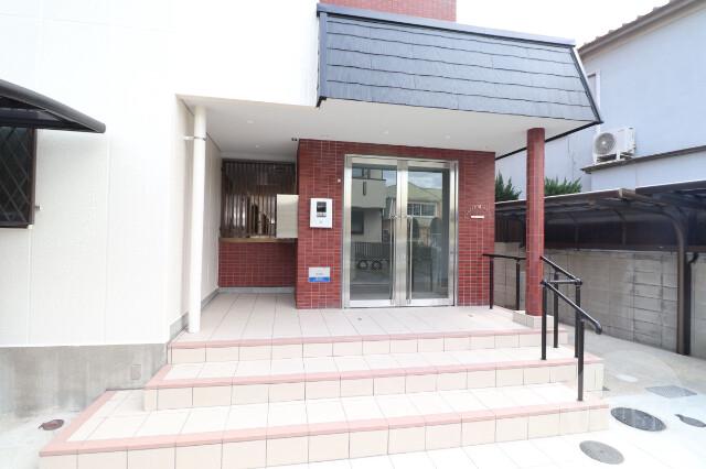 22/30 エントランス