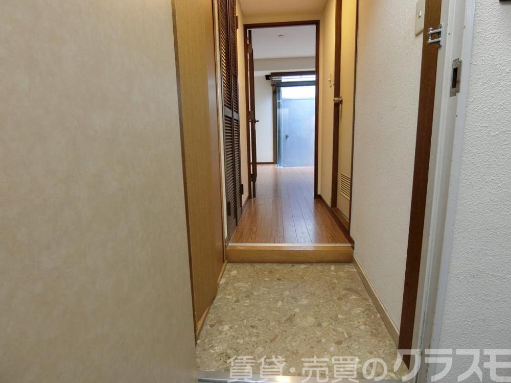 16/30 玄関