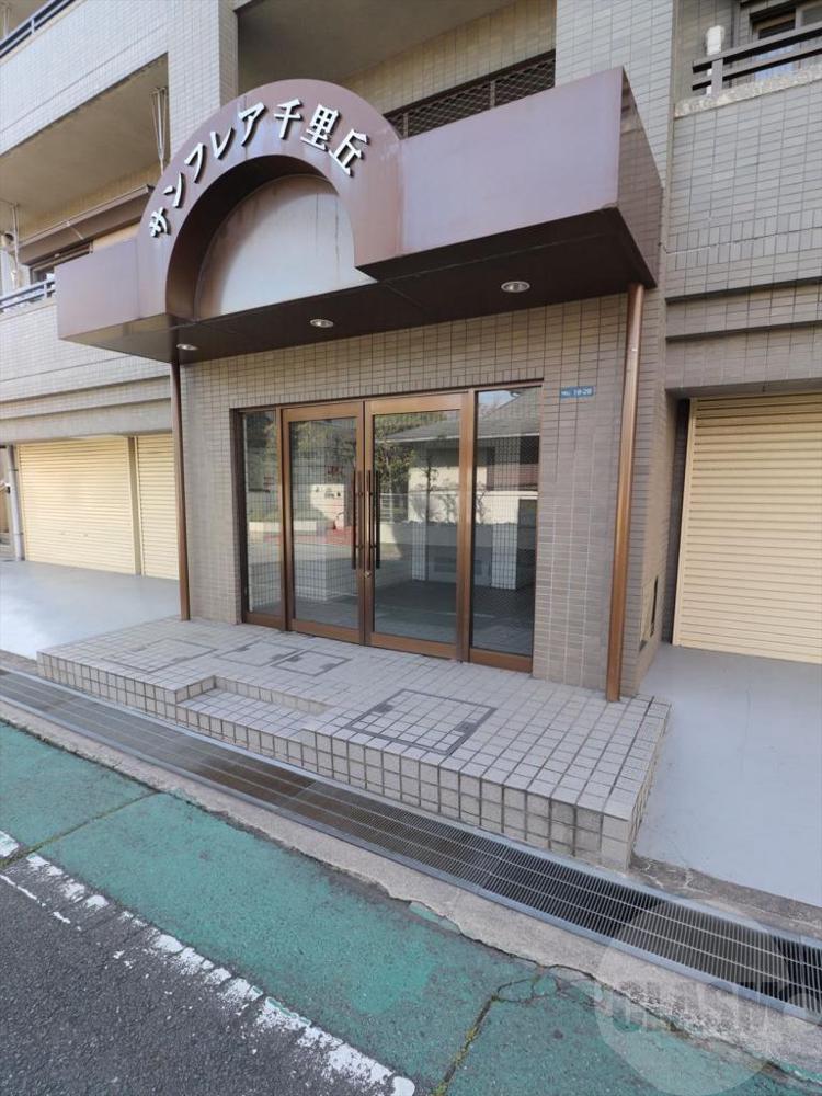 22/30 エントランス