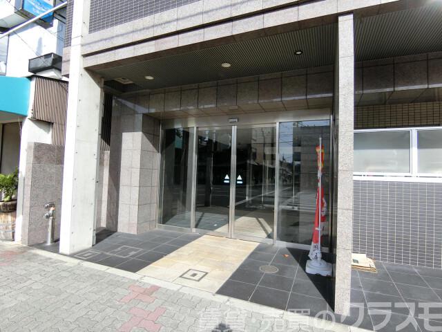 27/30 エントランス