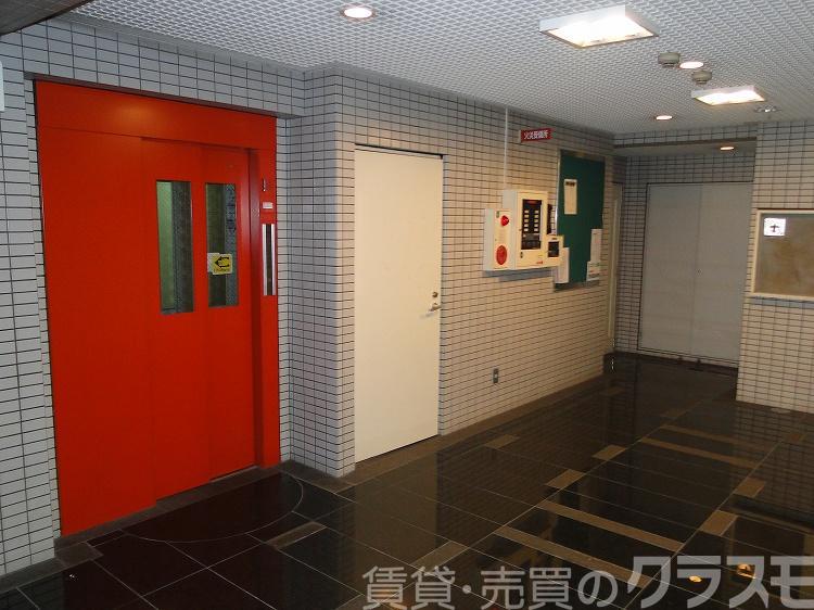 28/30 エントランス