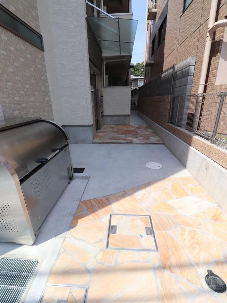 17/25 エントランス