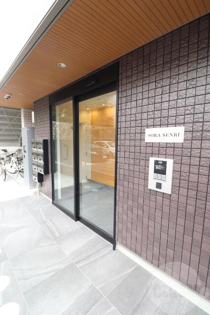 22/30 エントランス