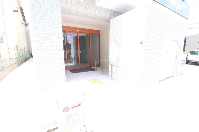 22/30 エントランス