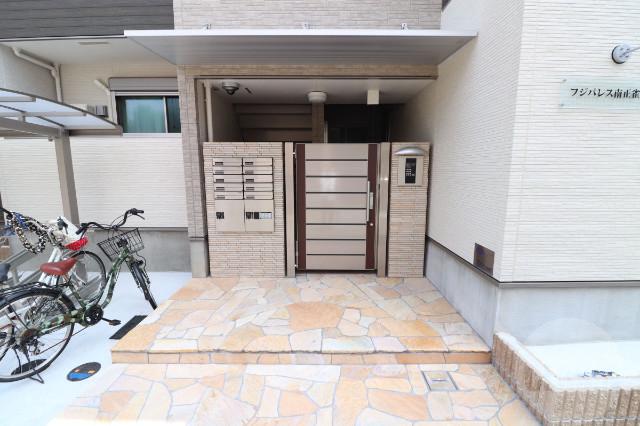 22/30 エントランス