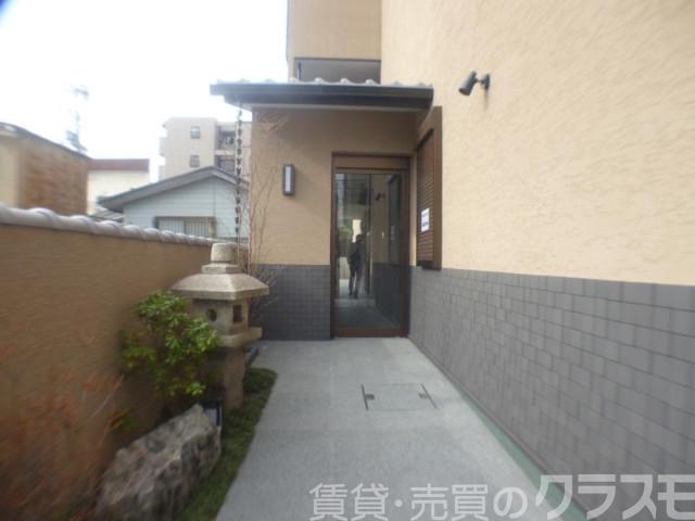 28/30 エントランス