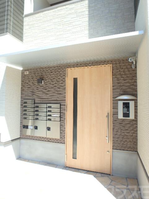 18/27 エントランス