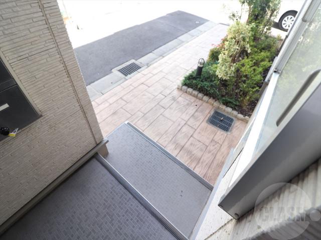 22/30 エントランス