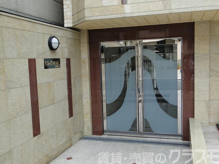 28/30 エントランス