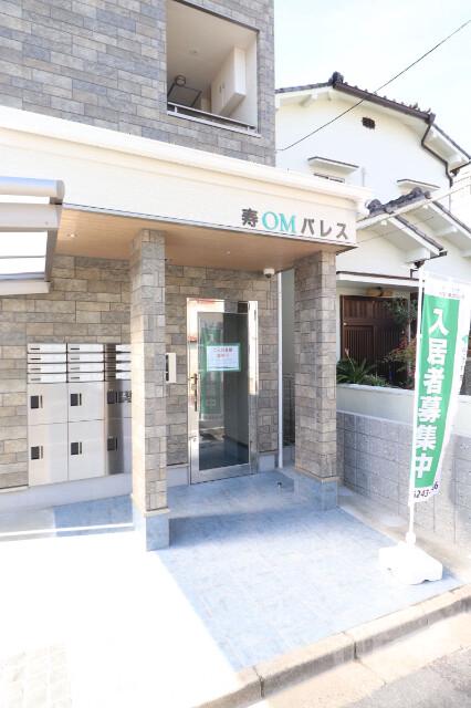 22/30 エントランス