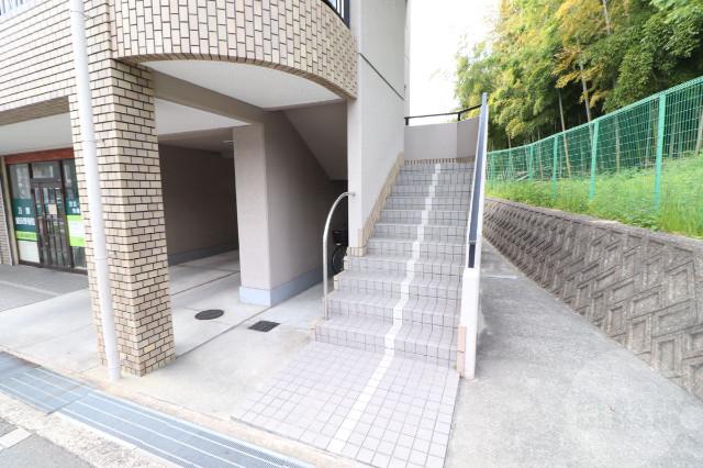 22/30 エントランス