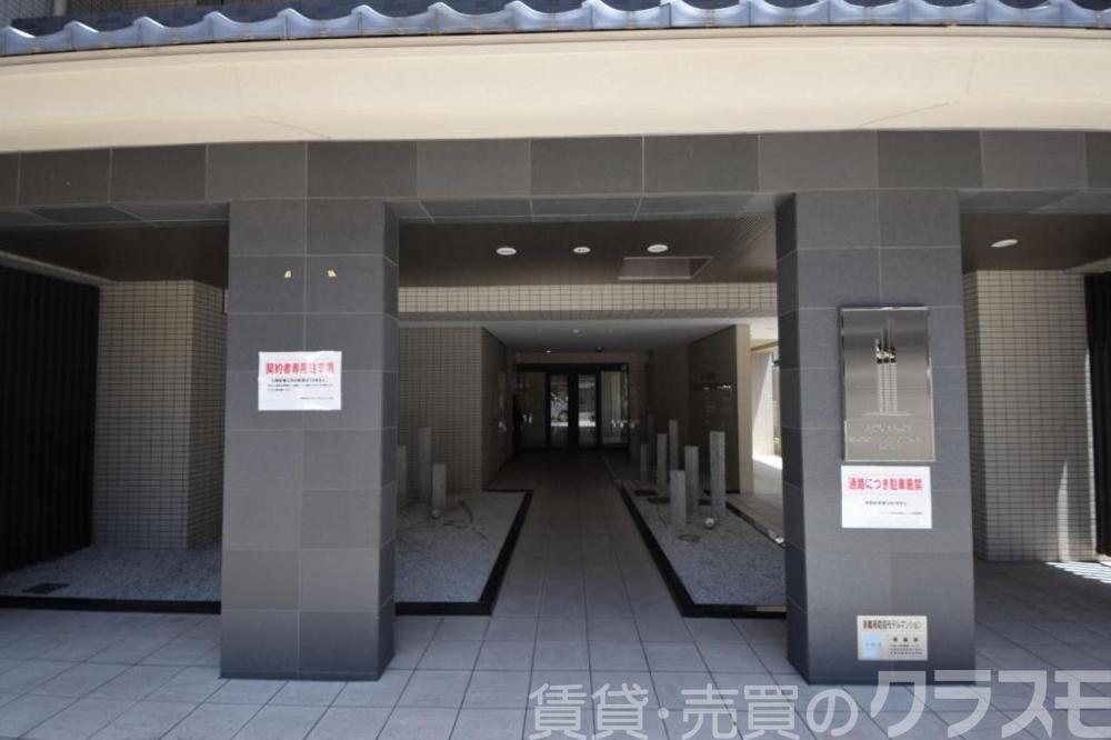 28/30 エントランス