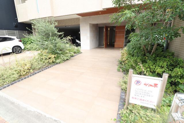 22/30 エントランス