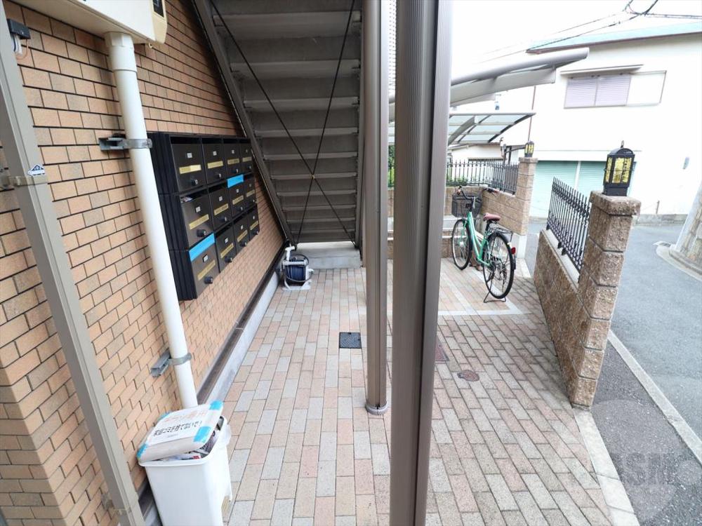 22/30 エントランス