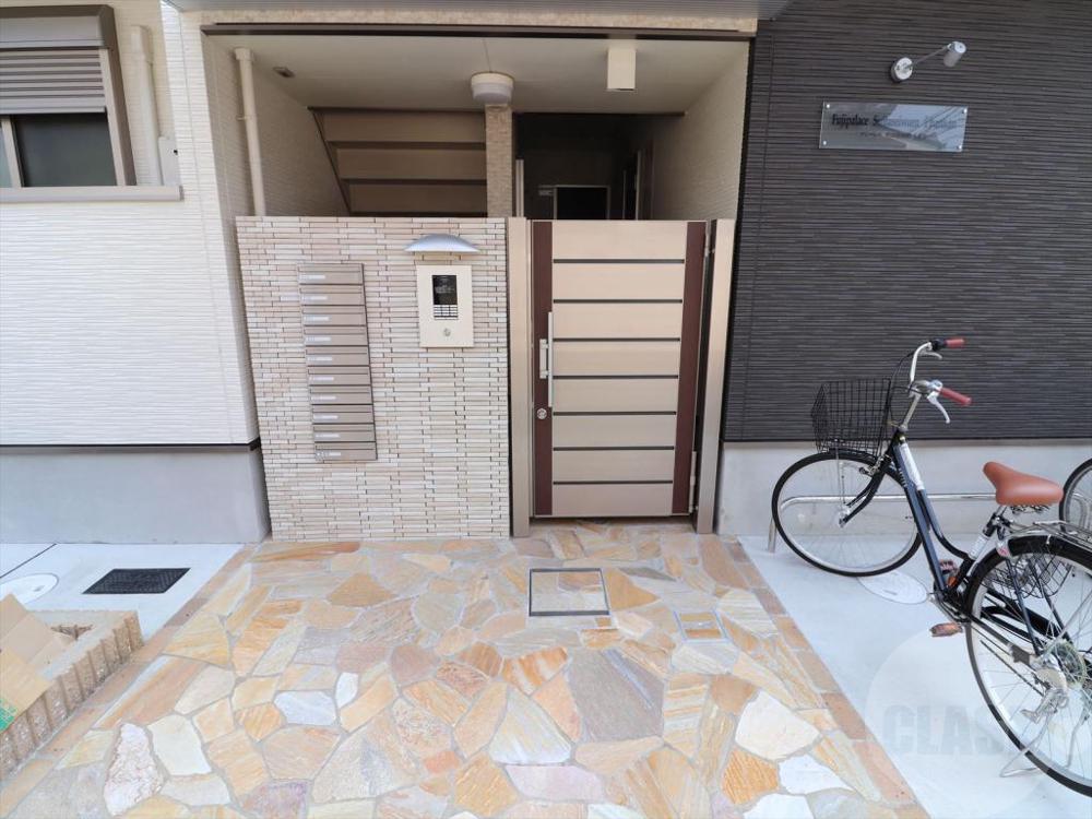 22/30 エントランス