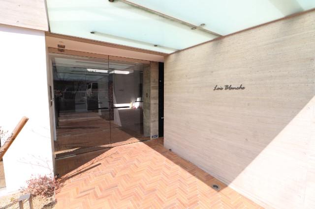 22/30 エントランス