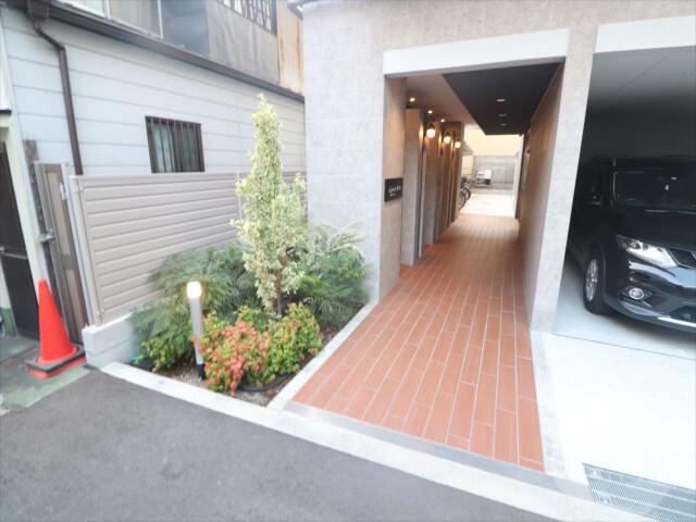 22/30 エントランス