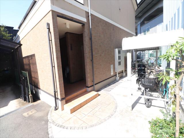 22/30 エントランス