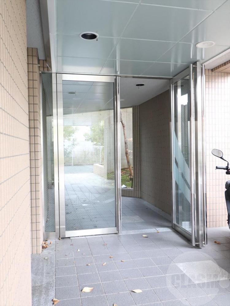 22/30 エントランス