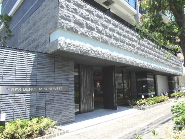 22/28 エントランス