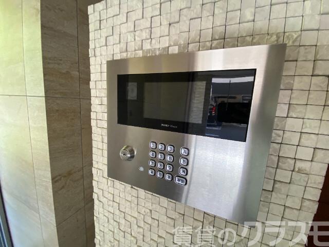 22/27 エントランス