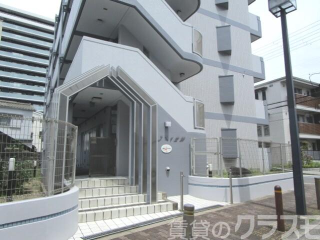 23/28 エントランス