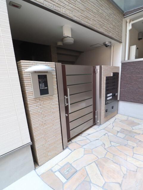 22/30 エントランス