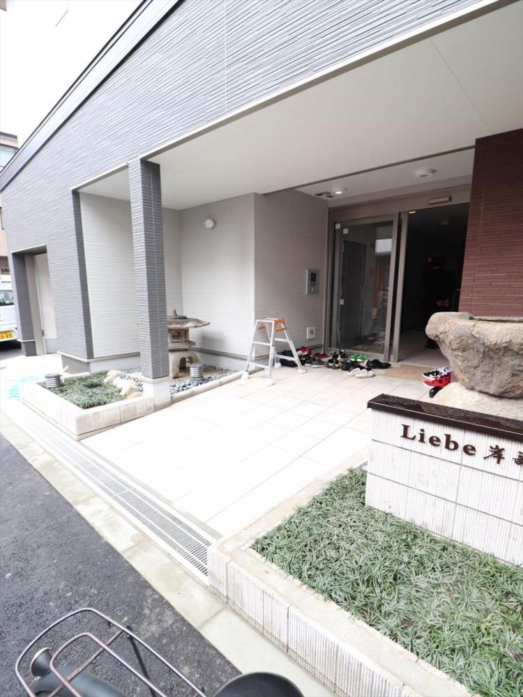 22/30 エントランス