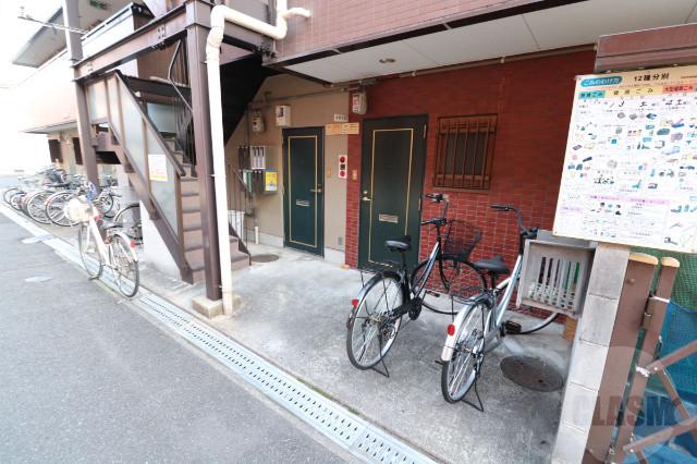 22/30 エントランス