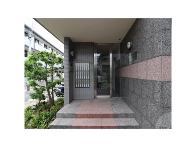 22/30 エントランス