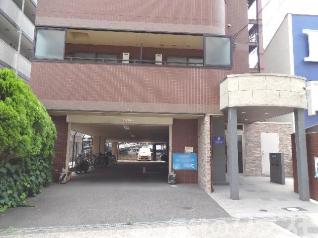 21/30 エントランス