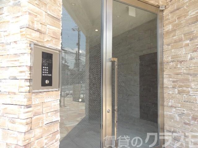 23/28 エントランス