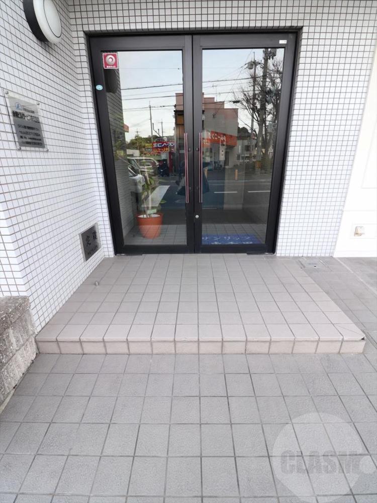 22/30 エントランス