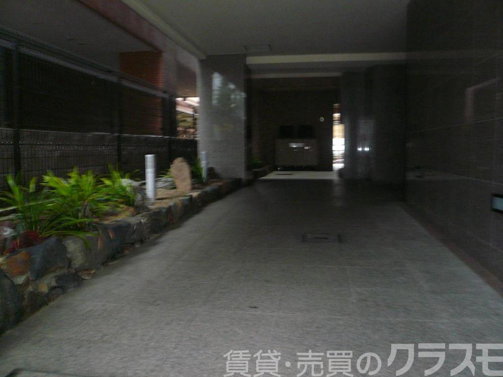 28/30 エントランス