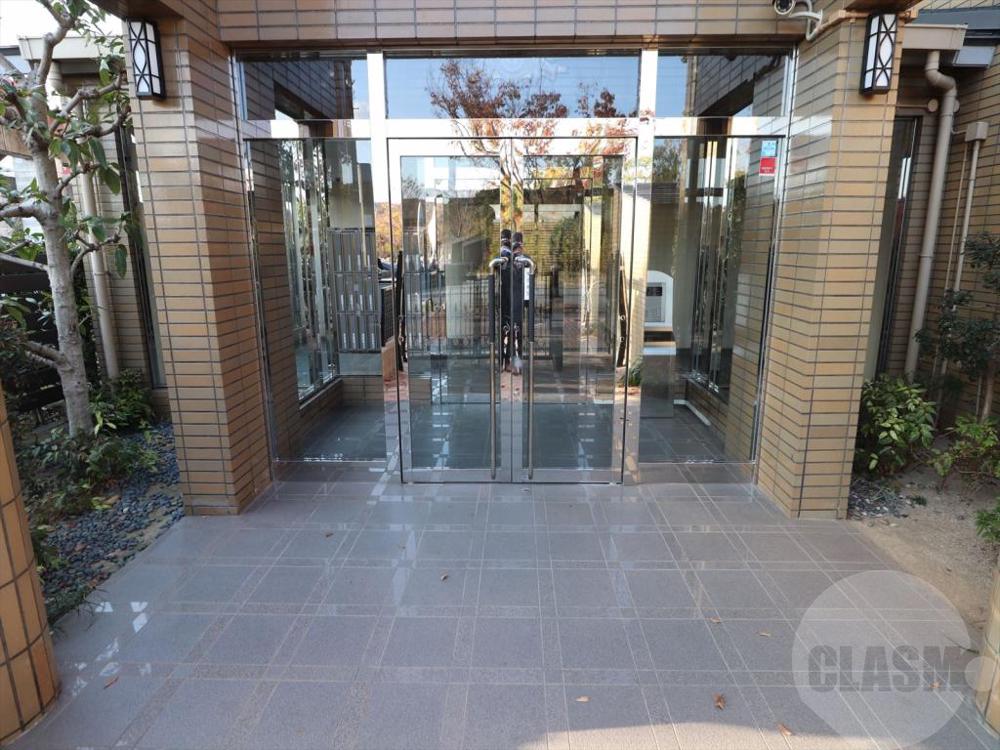 22/30 エントランス